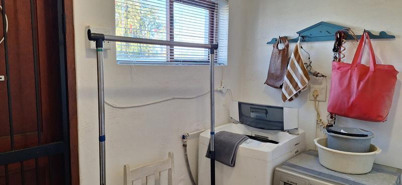 2 Bedroom Property for Sale in Sandbaai Western Cape